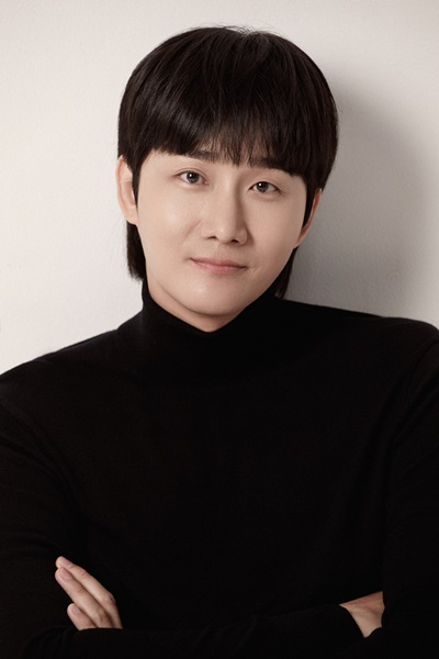 이용진 프로필_스토리나인웍스.jpg